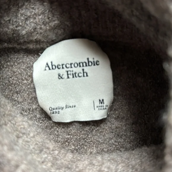 Abercrombie & Fitch Sweater - Picture 2 of 3